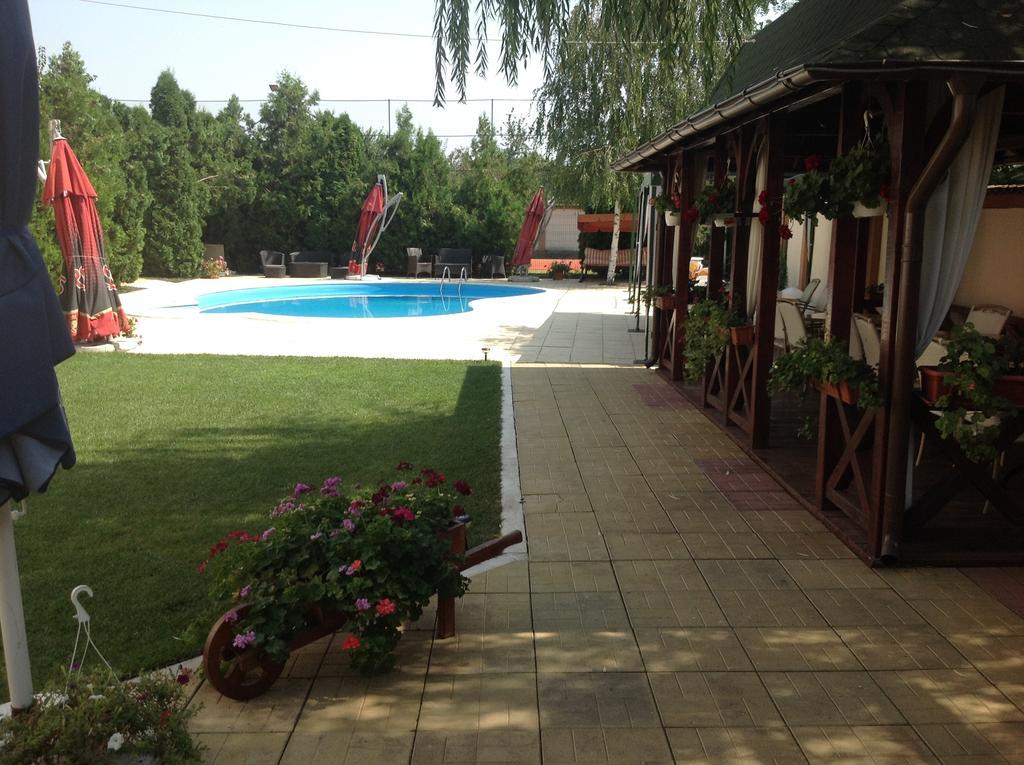 Vila Royal Urziceni ภายนอก รูปภาพ