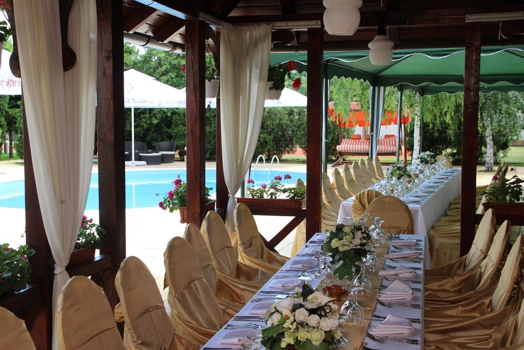 Vila Royal Urziceni ภายนอก รูปภาพ