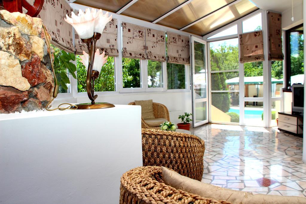 Vila Royal Urziceni ภายนอก รูปภาพ