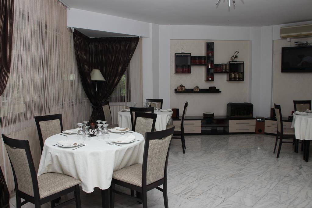 Vila Royal Urziceni ภายนอก รูปภาพ